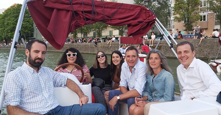 Les avocats vous mènent en bateau